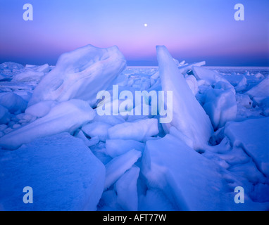 Crepuscolo invernale sul lago Superior, Minnesota USA Foto Stock