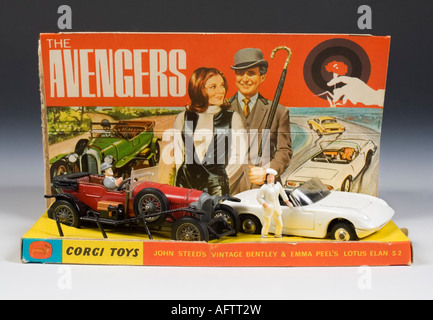 I VENDICATORI Set regalo. Corgi modelli pressofuso no.Set Regalo 40 John Steed Bentley e Emma Peel Lotuse Elan S2. Rilasciato 1966 Foto Stock