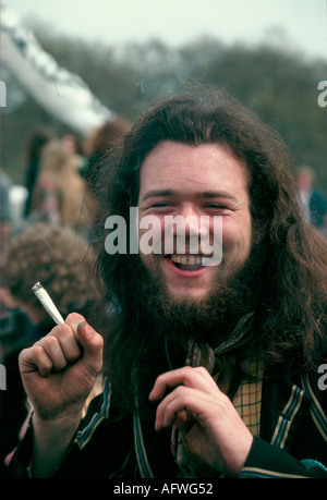 Hippy che fuma marijuana marihuana legalizzare il rally dimostrativo di cannabis in vaso Hyde Park Londra 1970s 1979 uso di droga UK HOMER SYKES Foto Stock