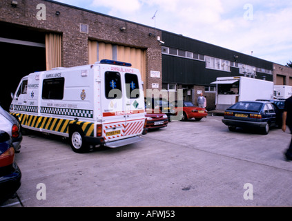 Casualty è un dramma televisivo medico britannico su BBC One, BBC1 girato a Bristol circa giugno 1997. Ambulanza in studio. 1990S REGNO UNITO HOMER SYKES Foto Stock