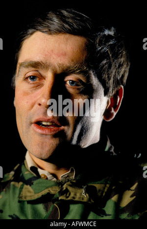 Ritratto del Duca di Westminster il 6° duca, Salisbury Plain Weekend esercita con l'Esercito Territoriale sul Wiltshire UK 1990 HOMER SYKES Foto Stock