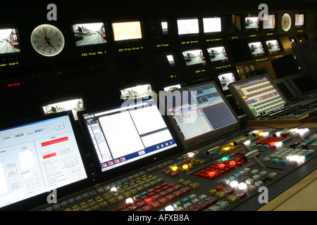 Editing di TV e la trasmissione live Galleria con attrezzature di editing Foto Stock