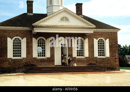 COLONIAL WILLIAMSBURG Virginia STATI UNITI D'AMERICA AGOSTO Il Tribunale in questo museo basato sull'anno 1775 con alcuni degli interpreti Foto Stock