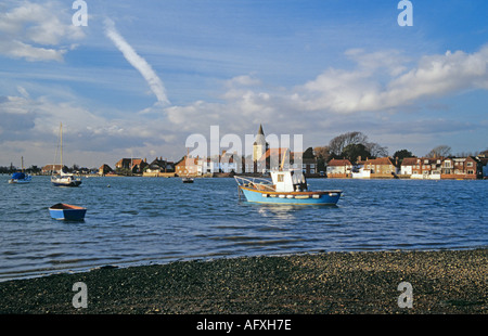 BOSHAM West Sussex England Regno Unito vista attraverso questa incantevole parte del porto di Chichester verso questo grazioso villaggio Foto Stock