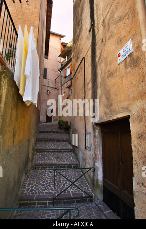 Vicolo St Sauveur sur Tinee Alpes Maritimes Francia Foto Stock