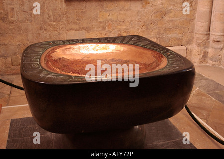 Fonte battesimale a Chichester Cathedral, West Sussex. Regno Unito Foto Stock