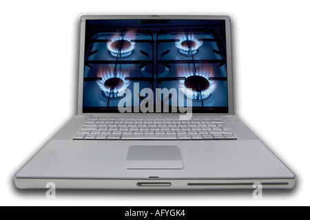 LAP TOP NOTE BOOK PERSONAL COMPUTER con schermo di visualizzazione foto di fiamme blu sulla masterizzazione di fornello a gas di cottura Foto Stock