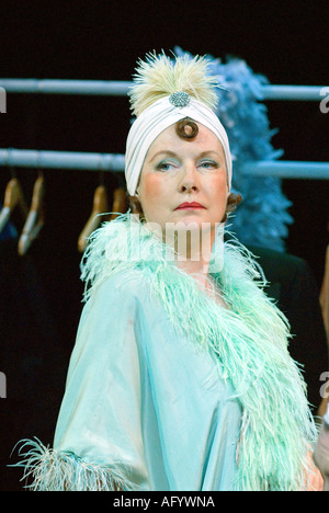 Susan Wooldridge in una scena da stasera alle 8 30 da Terence Rattigan a Chichester Festival Theatre Luglio 2006 Foto Stock