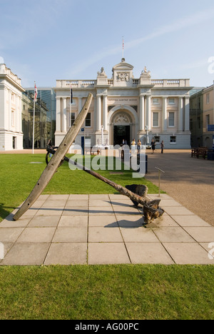 Greenwich il Museo Nazionale Marittimo con ancora grande Greenwich Park Londra Inghilterra REGNO UNITO Foto Stock