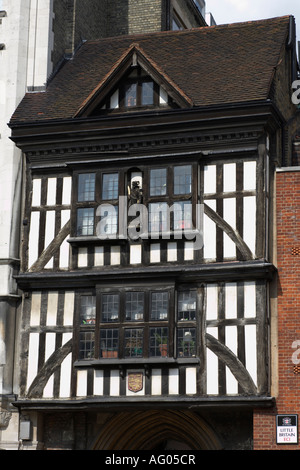 Tudor Gate frontale a San Bartolomeo il grande West Smithfield London EC1 Inghilterra Foto Stock