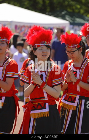 Ragazze taiwanesi in costumi tradizionali Foto Stock