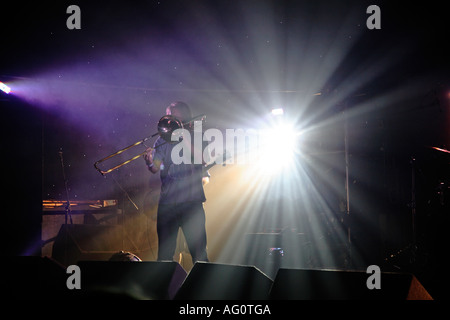 Trombone player in heavy rock band. Guilfest music festival, Guildford, Surrey, Inghilterra Foto Stock