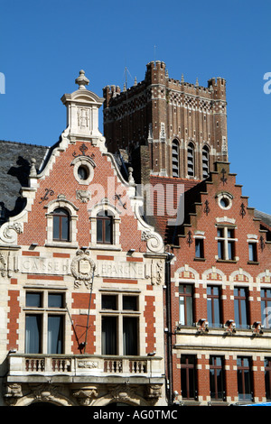 La Bethune nella Francia del nord Europa. Stile fiammingo edifici a capanna sulla Grand Place Foto Stock