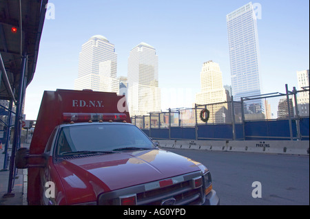 FDNY fire gara parcheggiata fuori ricostruita rioccupato motore 10 scaletta 10 firehouse liberty street Foto Stock