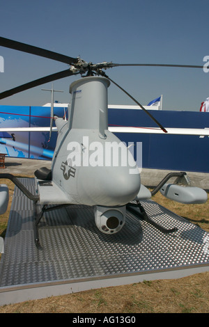 Northrop Grumman RQ8-un incendio Scout di veicoli aerei senza equipaggio elicottero sul display a Farnborough International Air Show 2006 Foto Stock