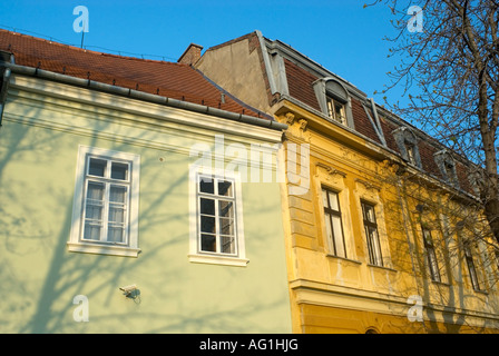 Gli edifici di vecchia costruzione Toth Arpad Setany Quartiere del Castello di Budapest Ungheria Foto Stock