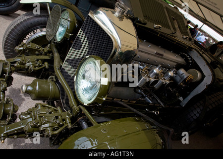 Il 1930 Bentley sei velocità "Vecchio numero due a Goodwood Festival della velocità, Sussex, Regno Unito. Vista frontale posteriore. Foto Stock