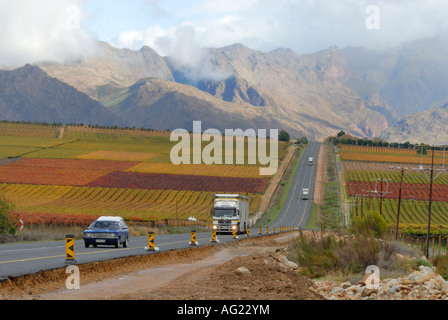 Le riparazioni stradali in Hex River Valley in autunno Foto Stock