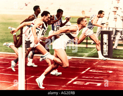 Hary, Armin, * 22.3.1937, atleta tedesco (atletica leggera), a tutta lunghezza, Giochi olimpici, finale di 100 metri, Roma, Italia, 1960, Foto Stock