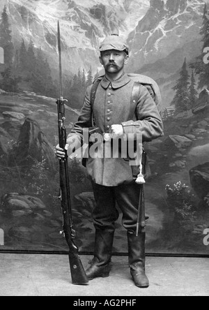 Militare, uniformi, Germania, Baviera, fanteria, soldato in ordine di marcia, a tutta lunghezza, 12th Reggimento reale bavarese dell'infaneria, fotografia di Robert Boromowsky, New Ulm, circa 1910, Foto Stock