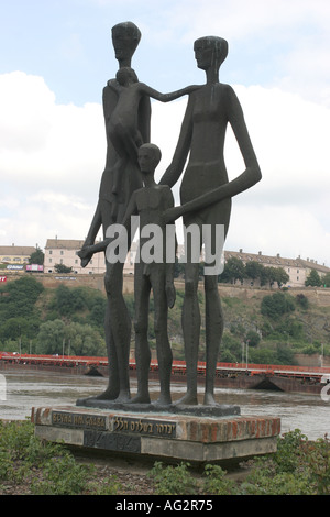 Il memoriale ebreo sulle rive del fiume Danubio Novi Sad Serbia Foto Stock