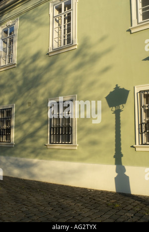 Vecchio edificio Toth Arpad Setany Quartiere del Castello di Budapest Ungheria Foto Stock