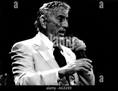 Bennett, Tony, * 3.8.1926, cantante americana (Jazz), canto, ritratto, spettacolo dal vivo, Montreux Jazz Festival, luglio 1997, Foto Stock