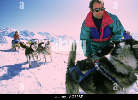 Costruzione di un igloo sul MONT BLANC Foto Stock