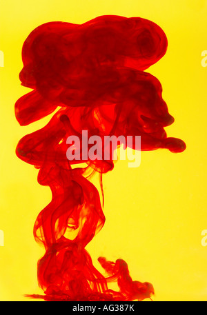 Rosso Sangue su inchiostro giallo Foto Stock