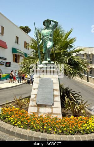 Statua di Gibilterra Defence Force soldato estate indossa abiti di battaglia Foto Stock