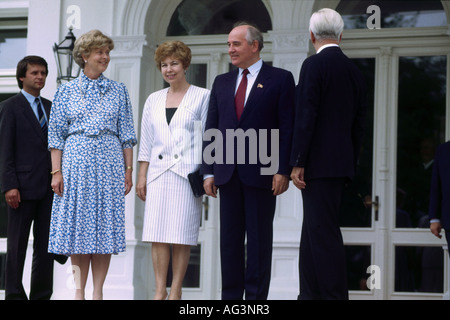 Gorbachev, Mikhail Sergeyevich, * 2.3.1931, politican sovietico, Segretario generale della CPSU 11.3.1985 - 24.8.1991, visita di Stato nella Germania occidentale, con sua moglie Raisa, il Presidente federale Richard von Weizsäcker e la moglie Marianne, Villa Hammerschmidt, Bonn, giugno 1989, Foto Stock