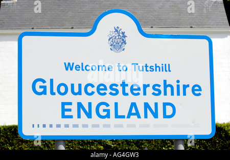 Benvenuto a Tutshill firmare al di fuori del villaggio nel Gloucestershire South West England Regno Unito Foto Stock