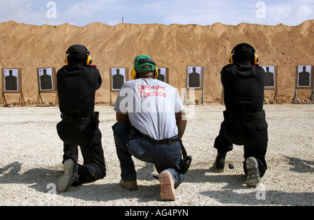 Poliziotti iracheni su un poligono di tiro Foto Stock