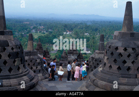 I turisti a Borobodur tempio complesso Java Foto Stock