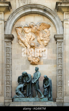 Statua monumento agli eroi della sollevazione 1809, Plaça Garriga ho Bachs, Carrer del Bisbe, Barcellona, Spagna, Europa Foto Stock