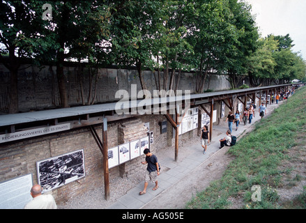 Parte del museo Topografia del Terrore nei resti della cantina della Gestapo Headquarters nel 2003, Berlino, in tedesco Foto Stock