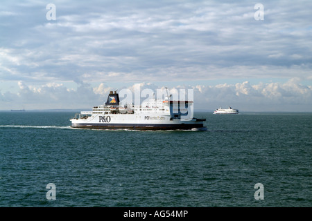 Canale Inglese England Regno Unito un po traghetti roro Cross Channel in corso in Traghetto Il traghetto orgoglio di Borgogna Foto Stock
