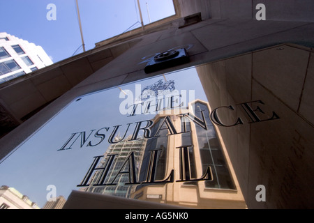 La sala di assicurazione con il nome di ottone piastra Aldermanbury segno CE2 London Foto Stock