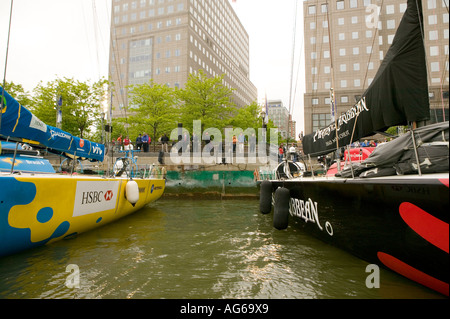 Volvo Ocean Race yacht ormeggiati nel North Cove in New York City USA Maggio 2006 Foto Stock