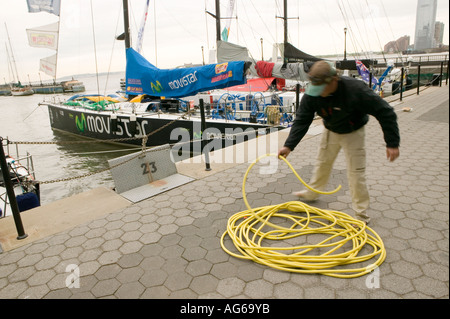 Volvo Ocean Race yacht ormeggiati nel North Cove in New York City USA Maggio 2006 Foto Stock