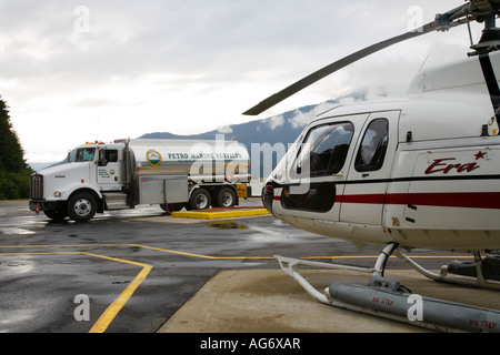 Petro Marine Services carrello l'erogazione di combustibile al SER Juneau Alaska Foto Stock