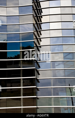 Riflessi di vetro, Christchurch Art Gallery, Nuova Zelanda Foto Stock