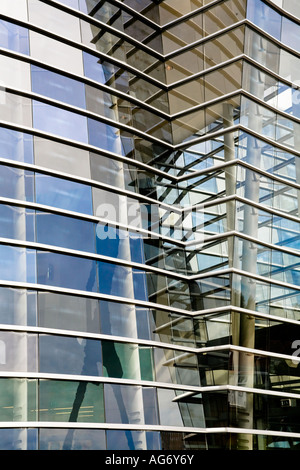 Riflessi di vetro, Christchurch Art Gallery, Nuova Zelanda Foto Stock