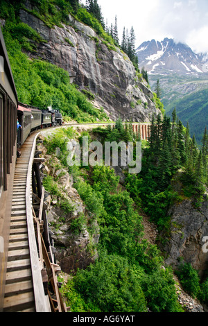 A bordo il Pass bianco Yukon via ferrovia da Skagway Alaska sulla storica motore di vapore 73 Foto Stock