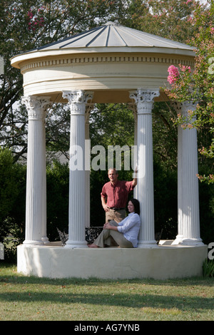 Alabama Marengo County,Demopolis,Gaineswood,Greek Revival Mansion 1861,gazebo,coppia,adulti,visitatori viaggio turismo turistico Landm Foto Stock