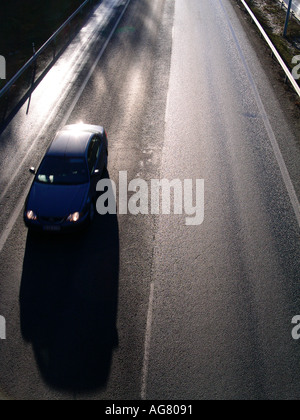 Il traffico su una divisa autostrada Autostrada Foto Stock