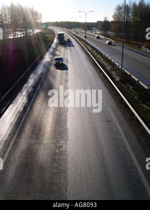 Il traffico su una divisa autostrada Autostrada Foto Stock