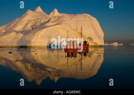 Fresa di pesca / pesca smack in Kangia icebergs, Disko Bay, Unesco patrimonio naturale, Groenlandia, Ilulissat, Jakobshavn icebergs Foto Stock