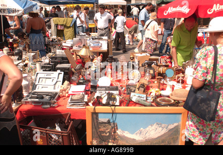 Il Naschmarkt mercato delle pulci di Vienna. Austria. Prese durante l'estate del 2003 Foto Stock