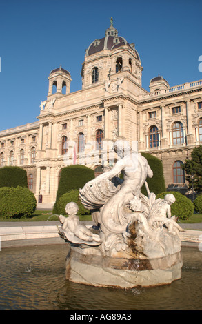 Il Palazzo Imperiale Hofburg che mostra l'ingresso alla Biblioteca nazionale la Nationalbibliothek. Vienna, Austria. Foto Stock